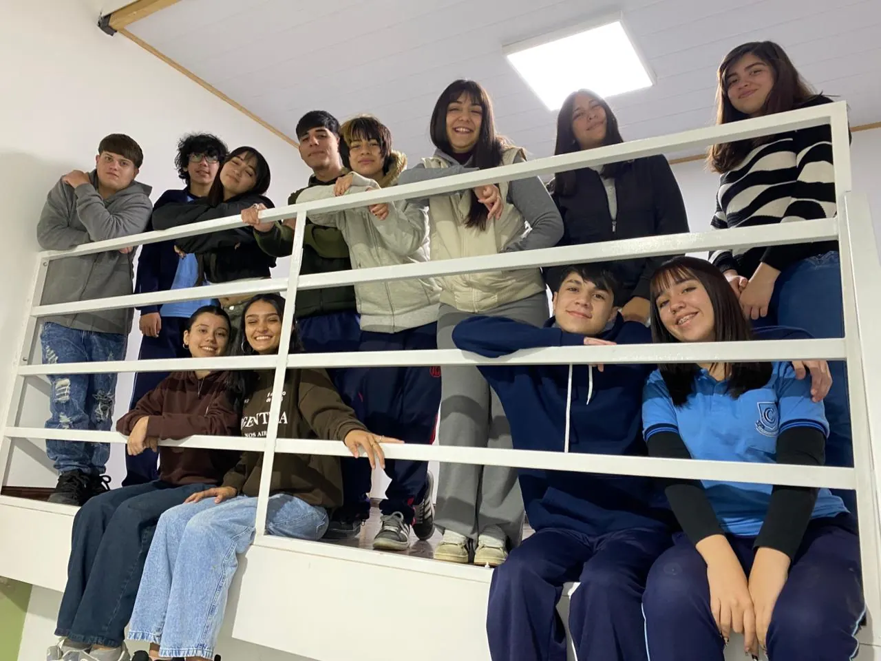 Grupo de adolescentes en Shield Centre Temperley