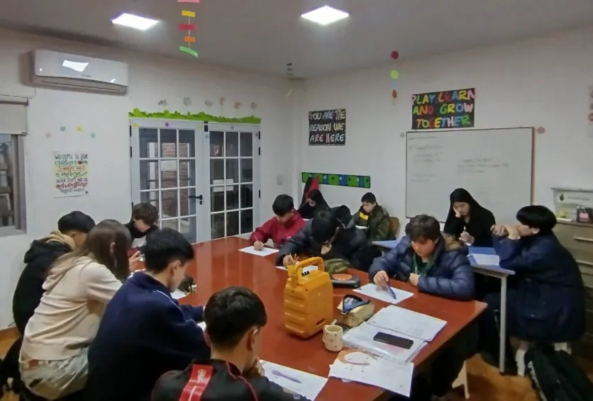 Clase de inglés para principiantes en Lomas de Zamora — Shield Centre