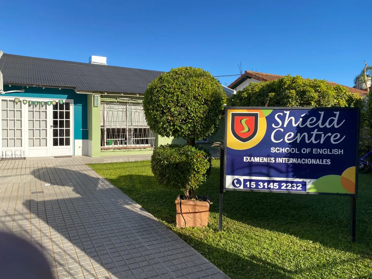 Frente del instituto Shield Centre
