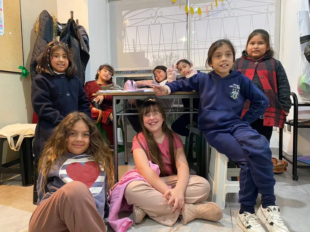 Chicos aprendiendo inglés en Shield Centre — Lomas de Zamora